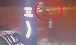 Hafif ticari aracın çarpıp, otomobilin ezdiği kadın öldü
