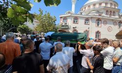 Hafif ticari aracın çarptığı motosikletin sürücüsünün öldüğü kaza kamerada (2)