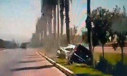 Hafif ticari aracıyla 3 otomobile ve sivil polis aracına çarptı; 2 polis yaralı (2)
