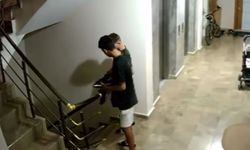 Hırsızlar çaldıkları ayakkabıların yeni olduğunu görünce oynadı; o anlar kamerada