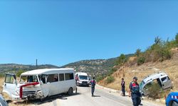 İncir işçilerini taşıyan minibüs kaza yaptı: 8 yaralı