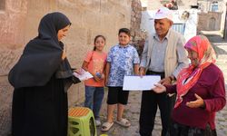 İşitme engelli çift, ürettikleri ürünleri yazdıkları kağıtlarla turistlere satıyor / Ek fotoğraflar