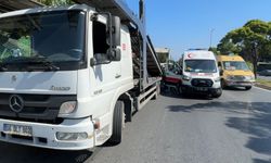 İstanbul- Avcılar'da motosiklet park halindeki çekiciye çarptı: 2 yaralı