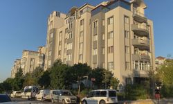 İstanbul - Başakşehir'de eşini silahla yaralayan şüpheli kaçamayacağını anlayınca silahı kendi başına dayadı