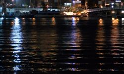 İstanbul- Beyoğlu'nda, köprüden denize düşen kişi için arama çalışmaları başlatıldı