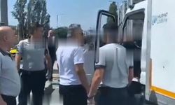 İstanbul- Eyüpsultan'da tartıştığı sürücünün önünü kesip aracına saldıran kamyonet şoförü gözaltına alındı