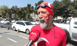 İstanbul-Gazze için İstanbul Boğazı'nda 50 metrelik flama açıldı