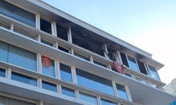 İstanbul- Kadıköy'de 4 katlı binada çıkan yangın söndürüldü