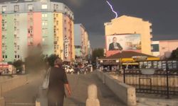 İstanbul - Silivri'de yağışın ardından şimşekler geceyi aydınlattı