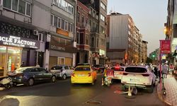 İstanbul - Şişli'de ara sokaktan çıkan otomobil motosiklete çarptı