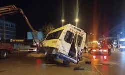 İstanbul - Sultanbeyli'de otomobil ile minibüs çarpıştı: 10 yaralı