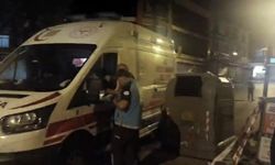 İstanbul -Sultanbeyli'de otomobil ile servis minibüsü çarpıştı: 10 yaralı
