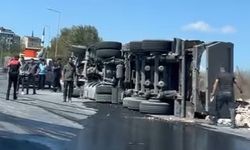 İstanbul - Sultangazi'de hafriyat kamyonu devrildi: 1 yaralı