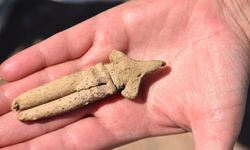 İzmir- Ulucak Höyüğü'nde 8 bin yıllık Göbeklitepe üslubunda heykelcik /Video eklendi