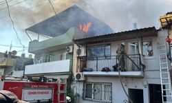 İzmir'de hurda deposunda yangın; 4 eve de sıçradı/Ek fotoğraflar