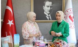 Kadın kaymakama ilçedeki hemcinslerinden 'çeyiz bohçası' hediyesi