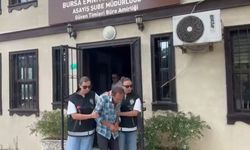 Kadının cüzdanını çalan şüpheliyi güven timleri yakaladı; hırsızlık kamerada