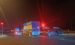 Kamyon ile hafif ticari araç çarpıştı; 1 ölü, 2'si ağır 8 yaralı