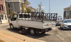 Kamyonet ile motosiklet çarpıştı; 1 yaralı, ehliyetsiz sürücü gözaltında