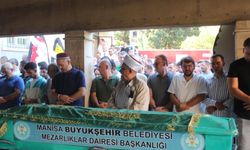Kazada ölen oğlunun cenaze namazını kıldırdı
