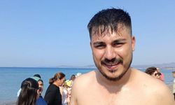 Kına geleneği için davul ve zurna eşliğinde plaja geldiler; damat denize atıldı