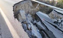 Kuşadası’nda, tarla kazısında yol çöktü