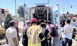 Manisa'da arazöz ile çarpışan otomobilin sürücüsü ağır yaralandı