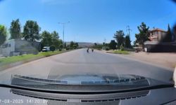 Motosiklet sürücülerinin tehlikeli yarışı kamerada