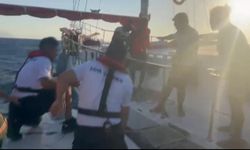 Muğla'da su alan teknedeki 12 kişi kurtarıldı