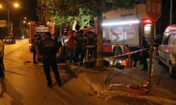 Otomobil ağaca çarptı: 2 ölü, 1 ağır yaralı