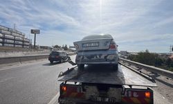 Otomobil bariyere çarptı: 4 yaralı