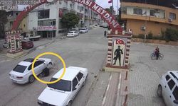 Otomobil, görme engelliye çarptı; kaza kamerada