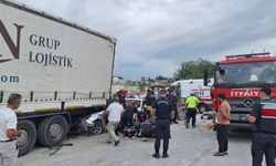 Otomobil, park halindeki TIR'a arkadan çarptı: 1 ölü, 2'si ağır 3 yaralı
