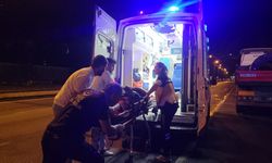 Otomobil, park halindeki TIR'lara çarptı; alkollü sürücü ve yanındaki kişi araçtan fırladı