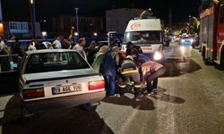 Otomobil, yayaya yol vermek için duran araca arkadan çarptı; kaza kamerada