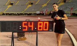 Özel milli sporcu Aysel Önder'den dünya rekoru