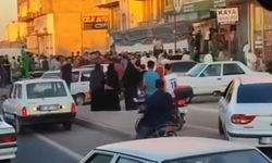 Şanlıurfa'da TIR'ın araçlara çarpıp iş yerine girdiği kaza kamerada: 3 yaralı