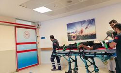 Şarampole yuvarlanan traktörün sürücüsü ağır yaralandı