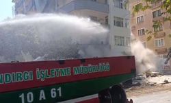 Sındırgı'da hasarlı binaların yıkımına başlandı