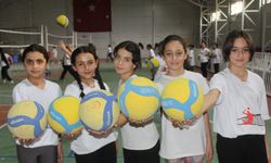 Şırnak’ta ‘Fabrika Voleybol’ projesiyle 3 yılda 1200 çocuk voleybolla buluştu / Ek fotoğraflar