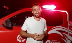 Su seviyesi yükselince ırmaktaki adacıkta mahsur kalan 2 kişi kurtarıldı