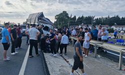 Tekirdağ'da kamyon devrildi; 3 kardeşten 1'i öldü, diğerleri yaralı