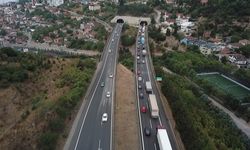 TEM’de tünel içinde zincirleme kazada 5 kişi yaralandı; trafik aksadı (2)