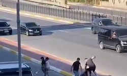 Trafikte çekiçli ve sopalı kavga kamerada
