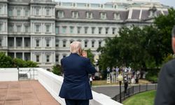 Trump, Beyaz Saray'ın çatısına çıktı