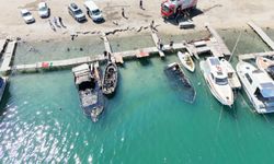 Urla'da alevlere teslim olan 5 tekneden 2'si battı / Ek fotoğraflar