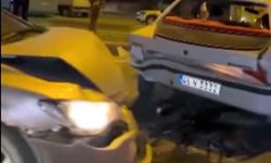 Yolun karşısına geçmeye çalışan yayalara otomobil çarptı: 1 ölü, 1 yaralı