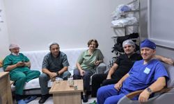 Yumurtalıklarındaki 9 kiloluk kitle operasyonla çıkarıldı