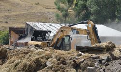 10 ev ve 17 ahırın yandığı mahallenin muhtarı: Bir haftada 3 yangın çıktı / Ek fotoğraflar