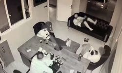 Adana'da oto galeriye silahlı saldırı ve yaşanan panik kamerada